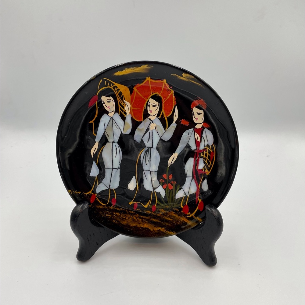 Vintage Japanese Geisha Girl Lacquer mother of Pearl inlay small plate